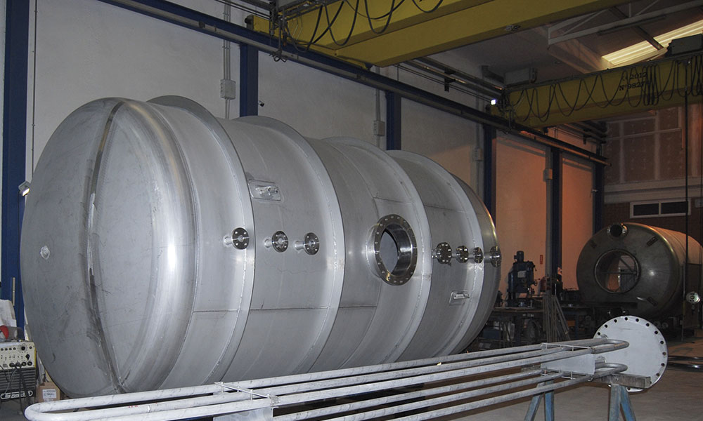 Fabricacion depositos 22000L 1 - HORIZONTAL TANK 22m3 WITH COIL IN STAINLESS STEEL 1.4404 (316L)