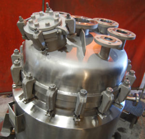 FOTO 3 4 300x287 - 600 LTS REACTOR WITH 2.4605 STEEL JACKET (HASTELLOY A-59)